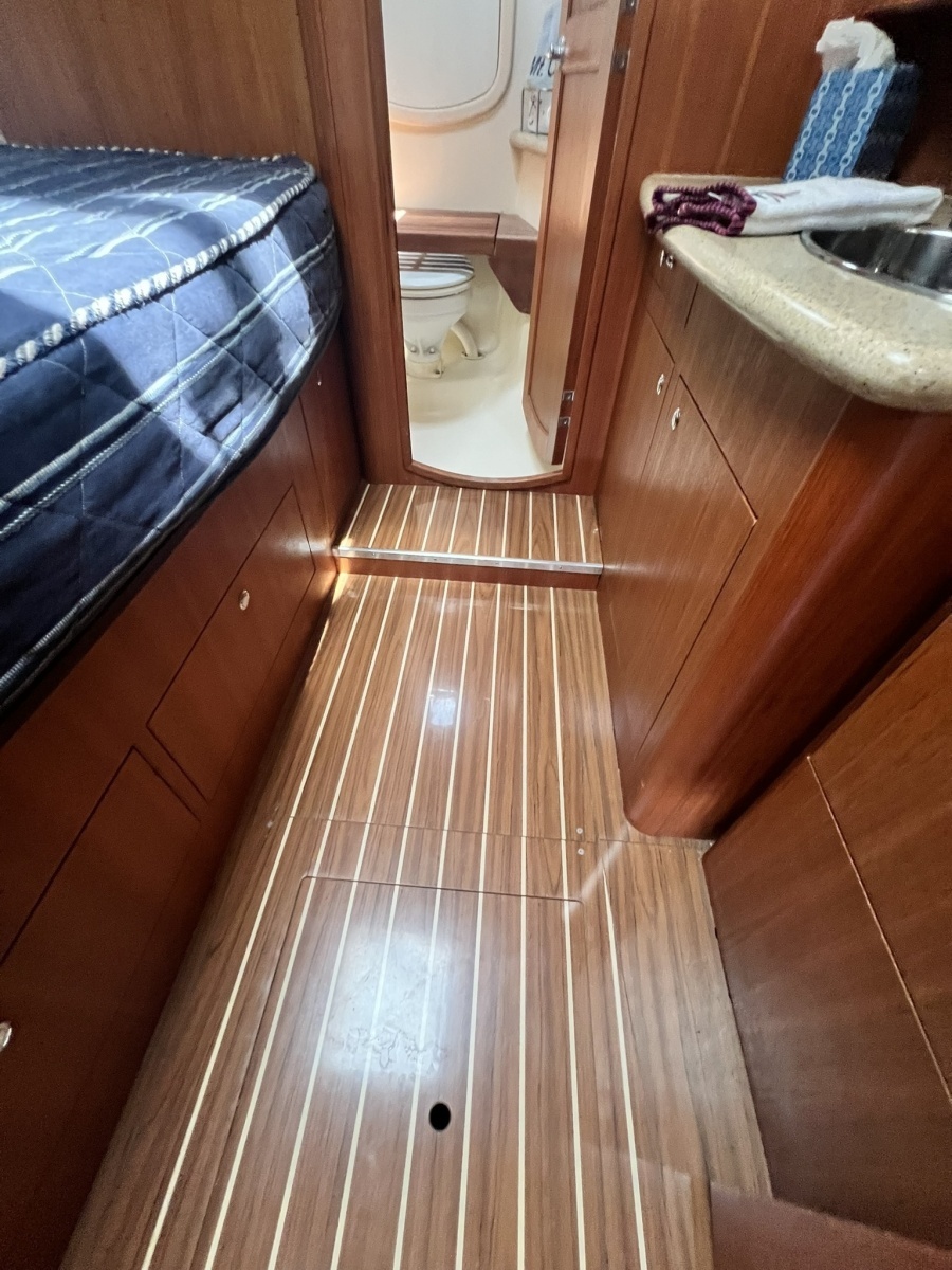 2007 Hunter 41 Deck Salon