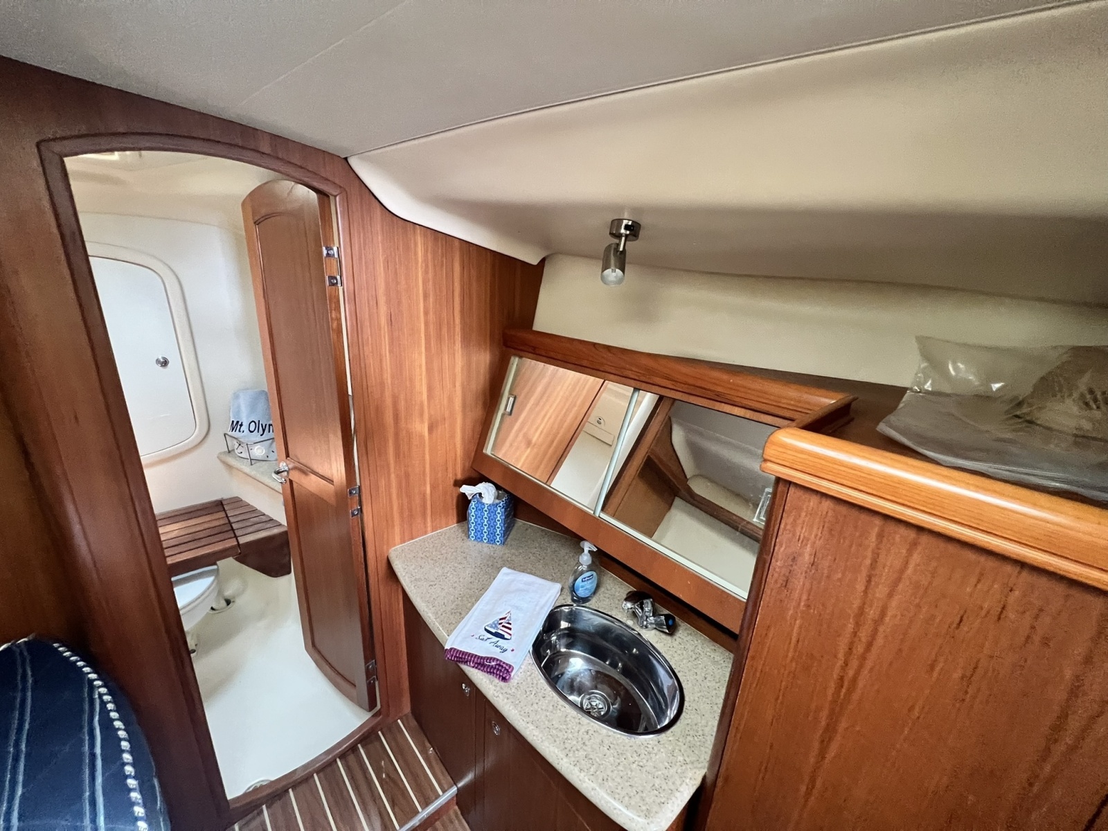 2007 Hunter 41 Deck Salon