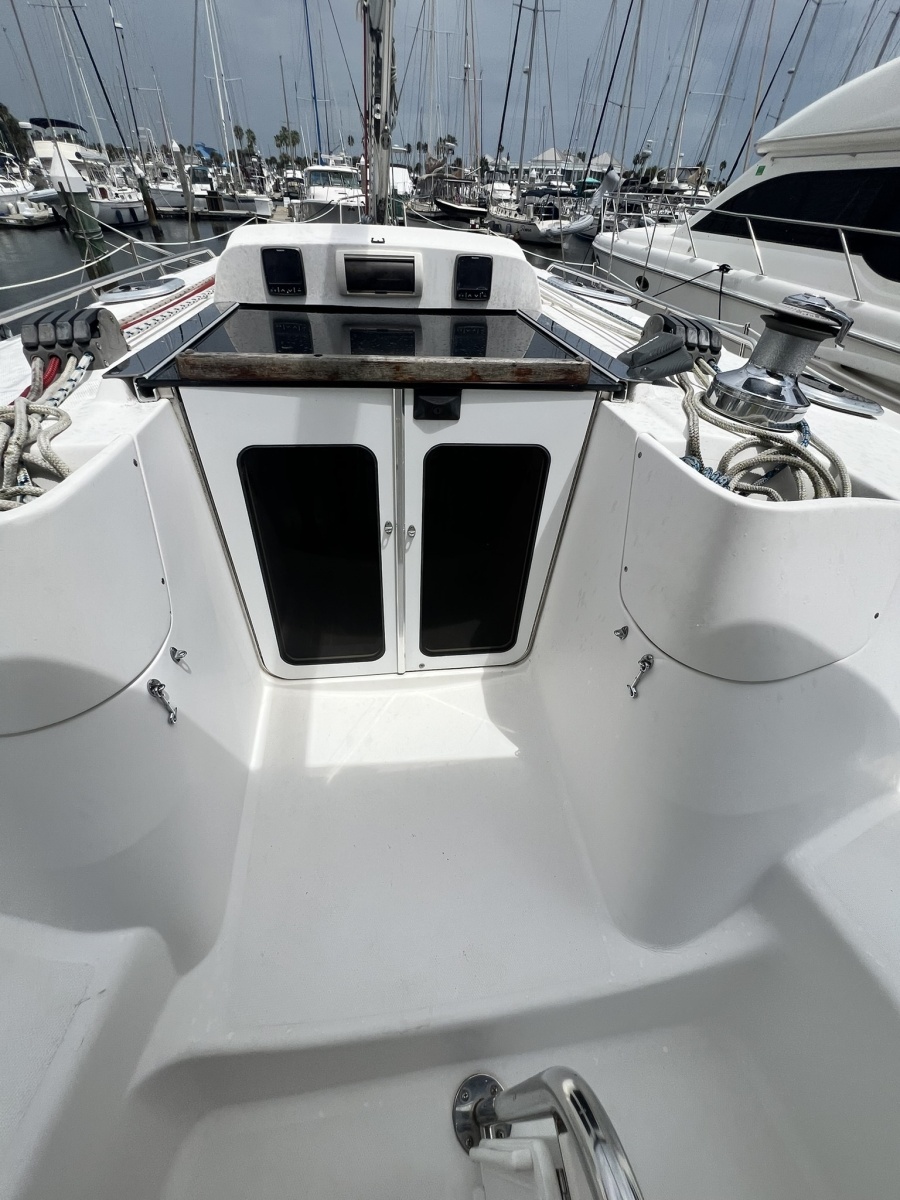 2007 Hunter 41 Deck Salon