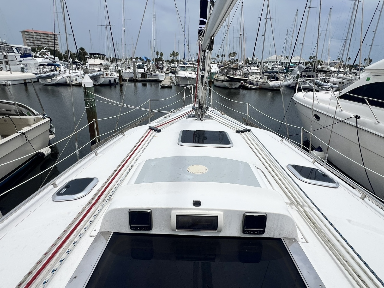 2007 Hunter 41 Deck Salon