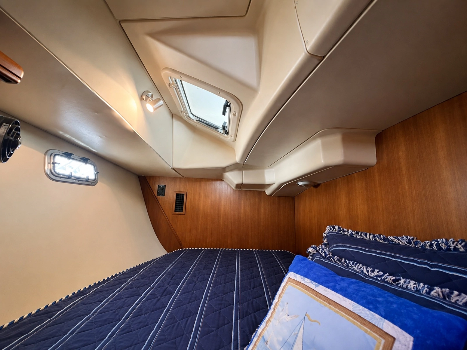 2007 Hunter 41 Deck Salon