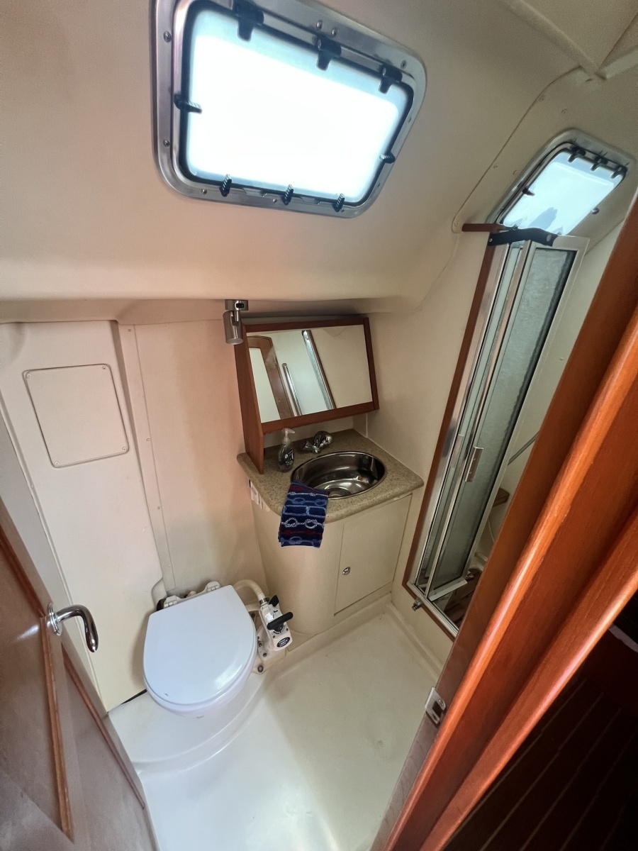 2007 Hunter 41 Deck Salon
