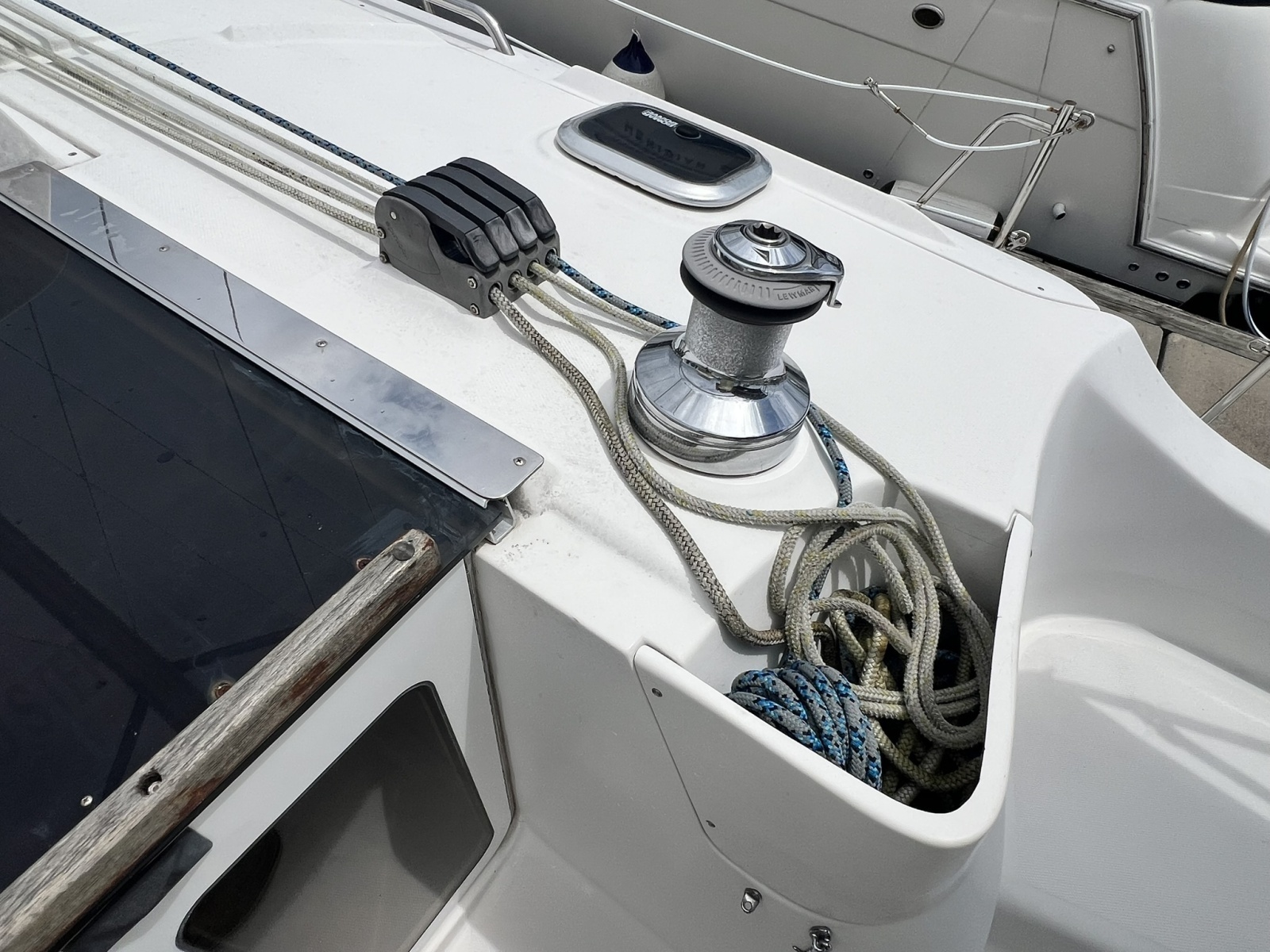 2007 Hunter 41 Deck Salon