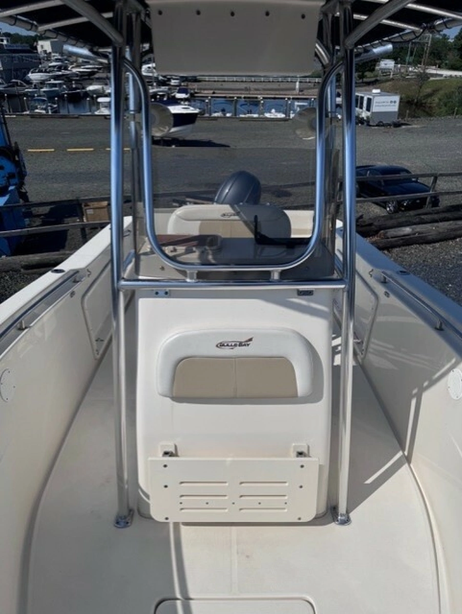 2019 Bulls Bay 230 Center Console