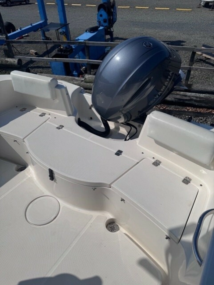 2019 Bulls Bay 230 Center Console