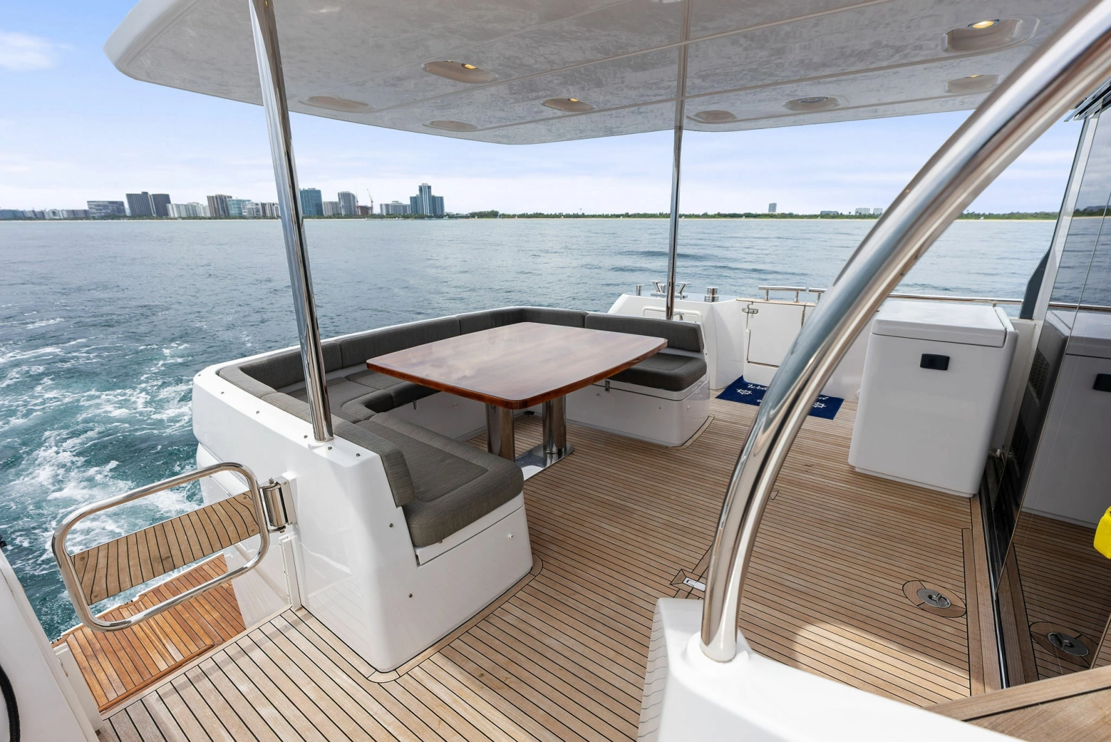 2021 Azimut Magellano 66
