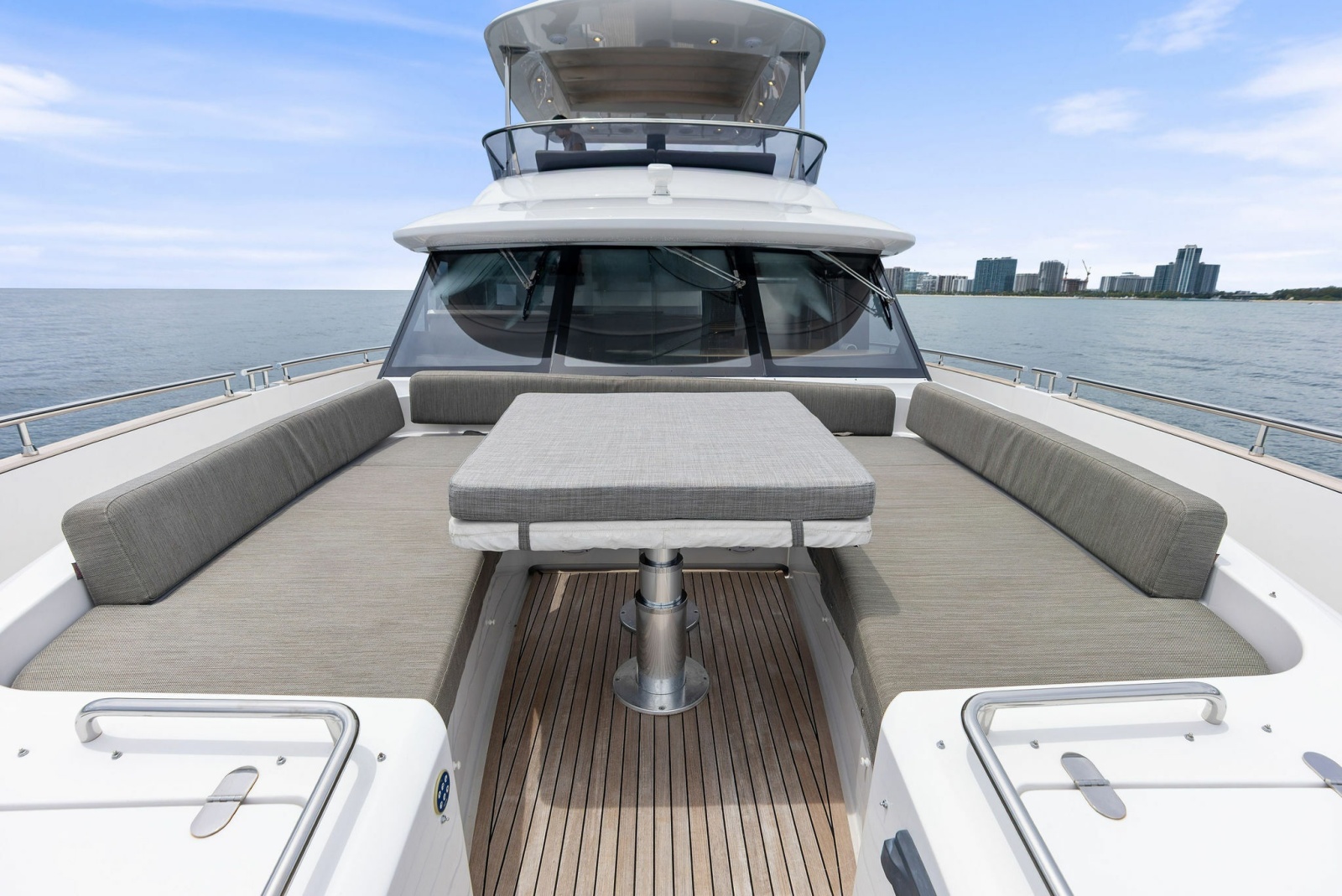 2021 Azimut Magellano 66