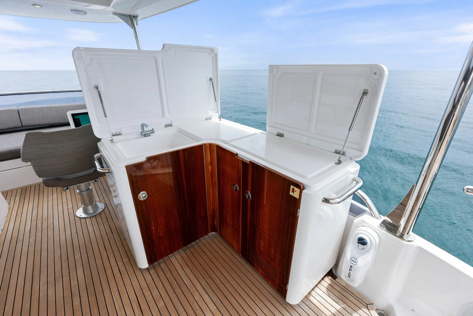 2021 Azimut Magellano 66