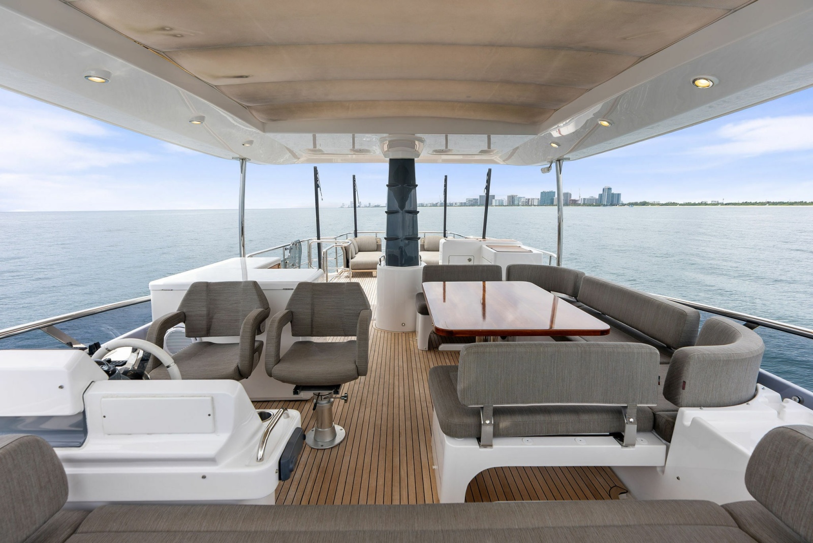 2021 Azimut Magellano 66