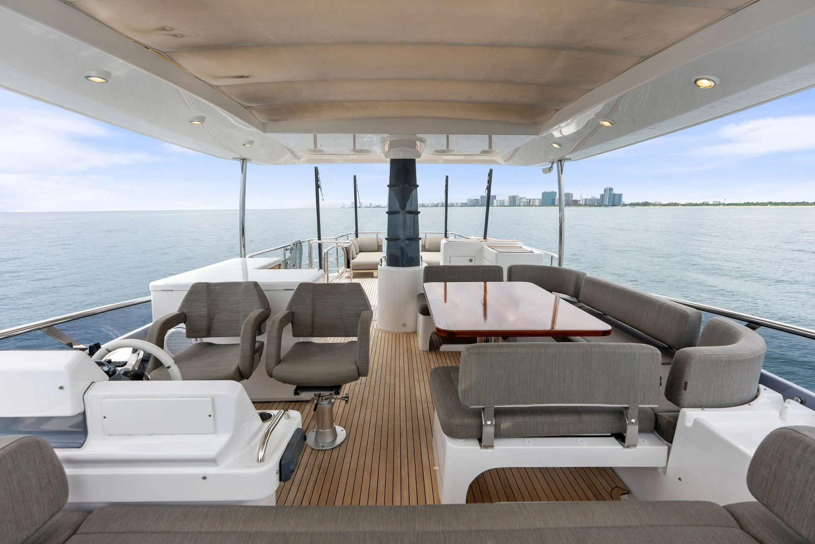 2021 Azimut Magellano 66