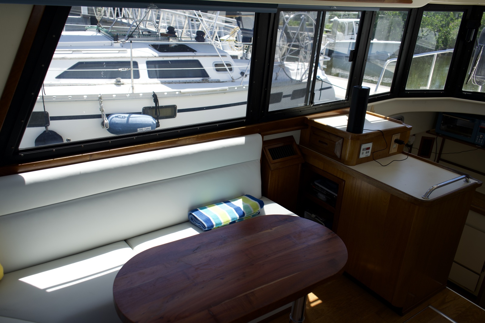 1998 Camano Troll 31