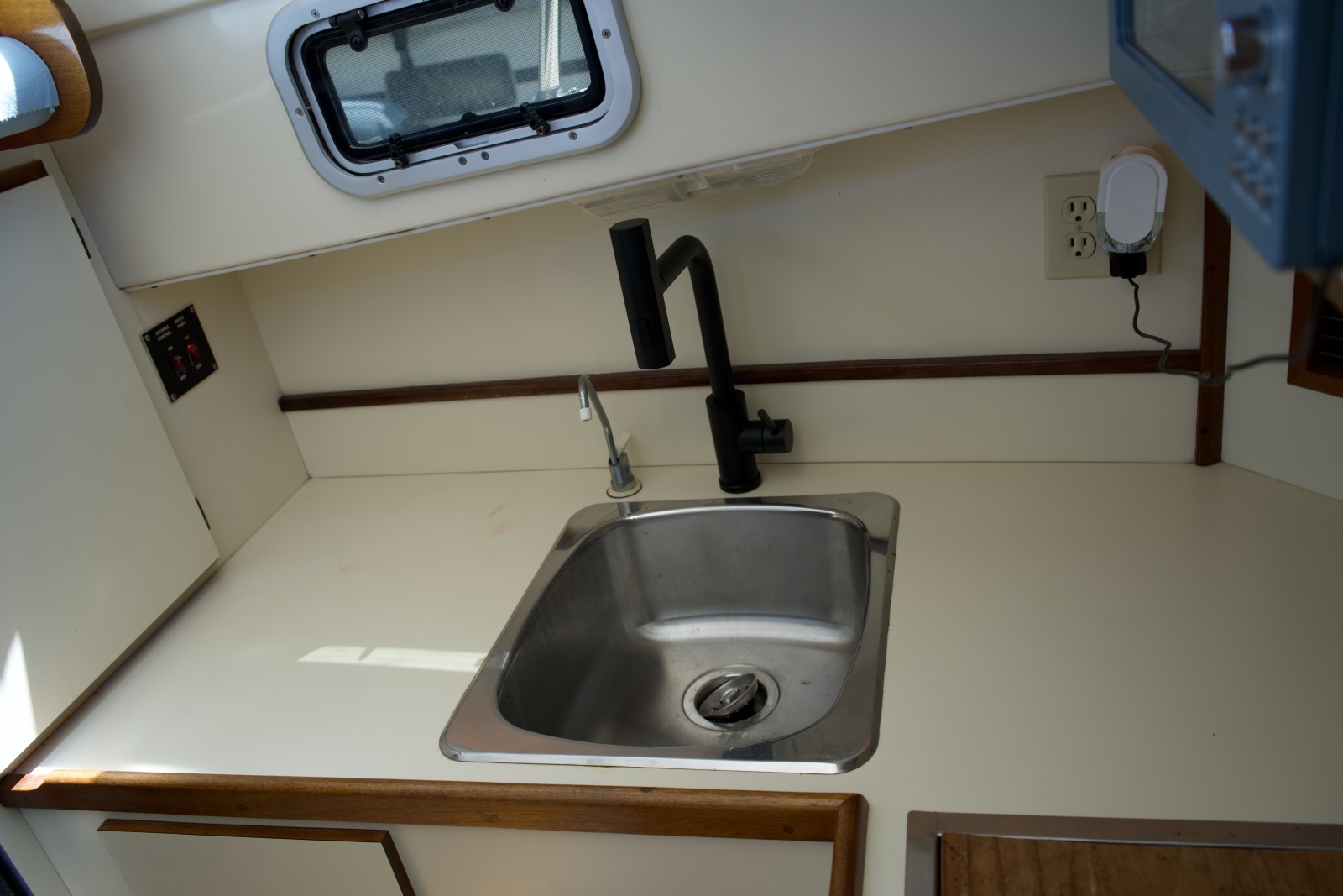 1998 Camano Troll 31