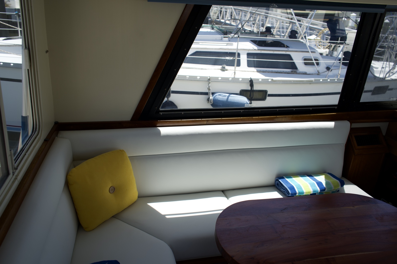 1998 Camano Troll 31