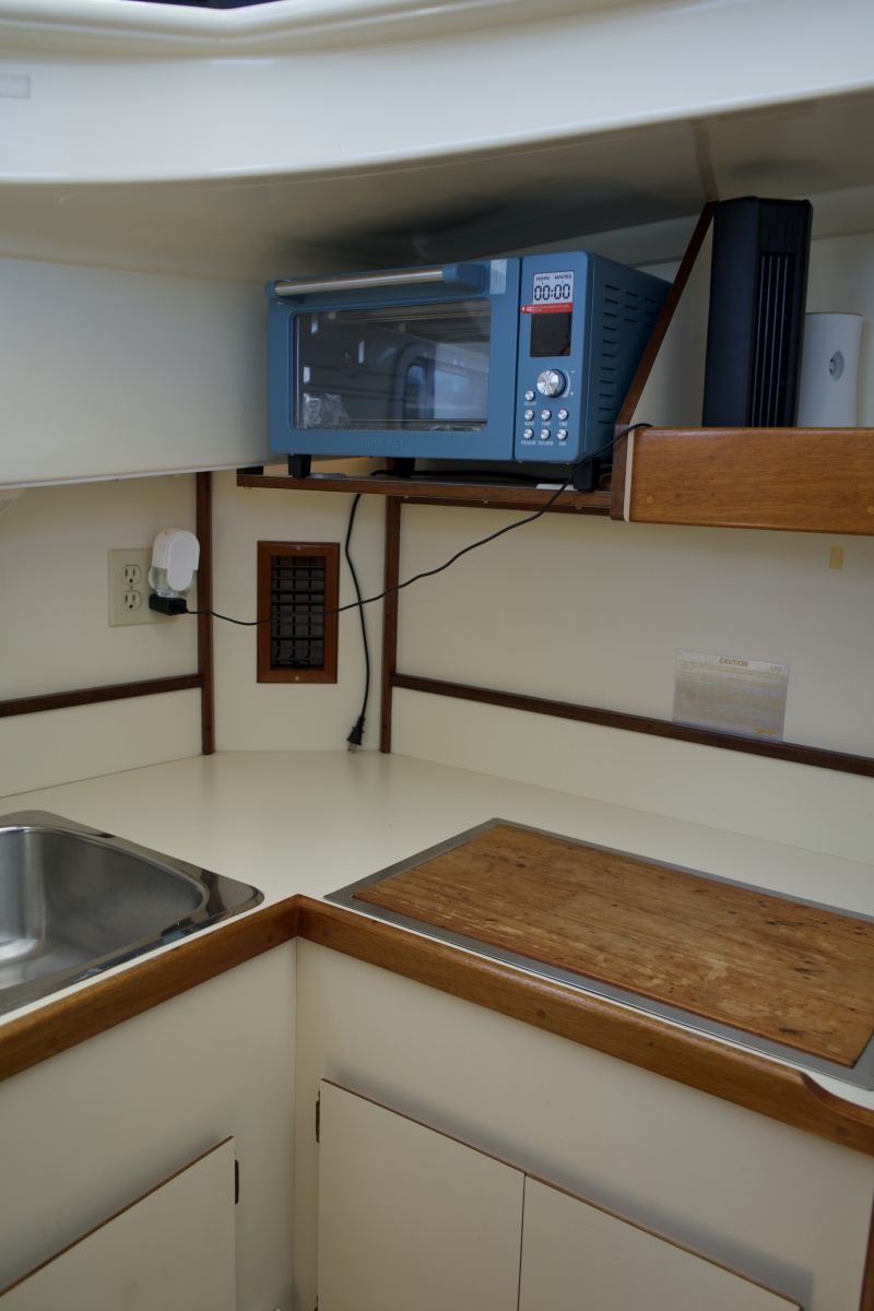 1998 Camano Troll 31