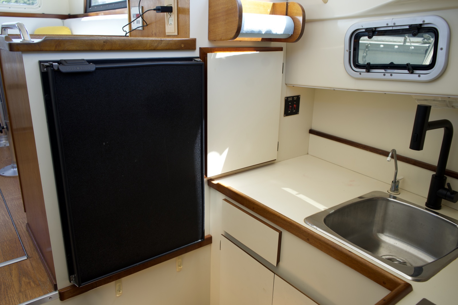 1998 Camano Troll 31