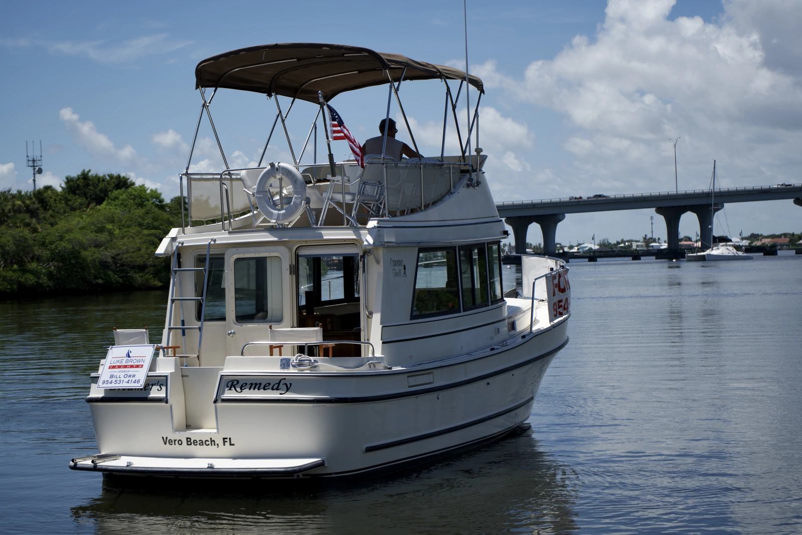 1998 Camano Troll 31