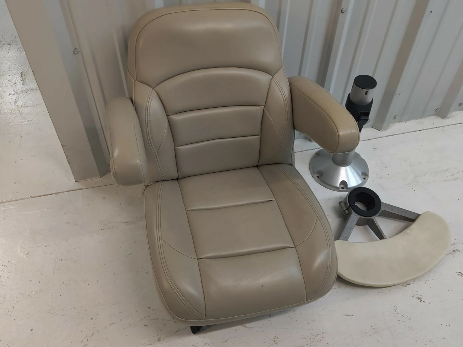 1998 Camano Troll 31