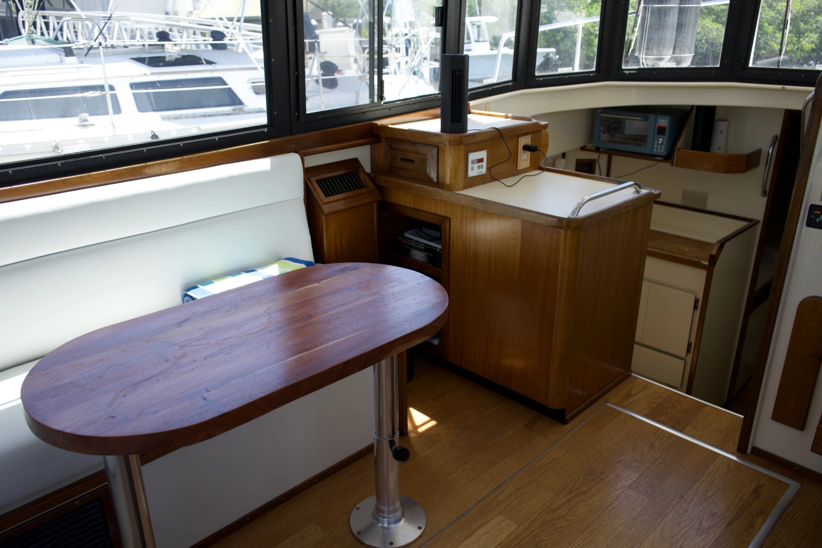 1998 Camano Troll 31