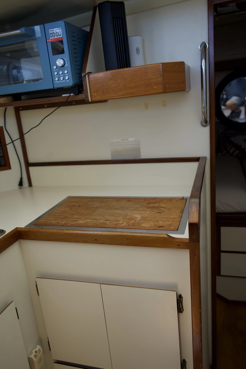 1998 Camano Troll 31