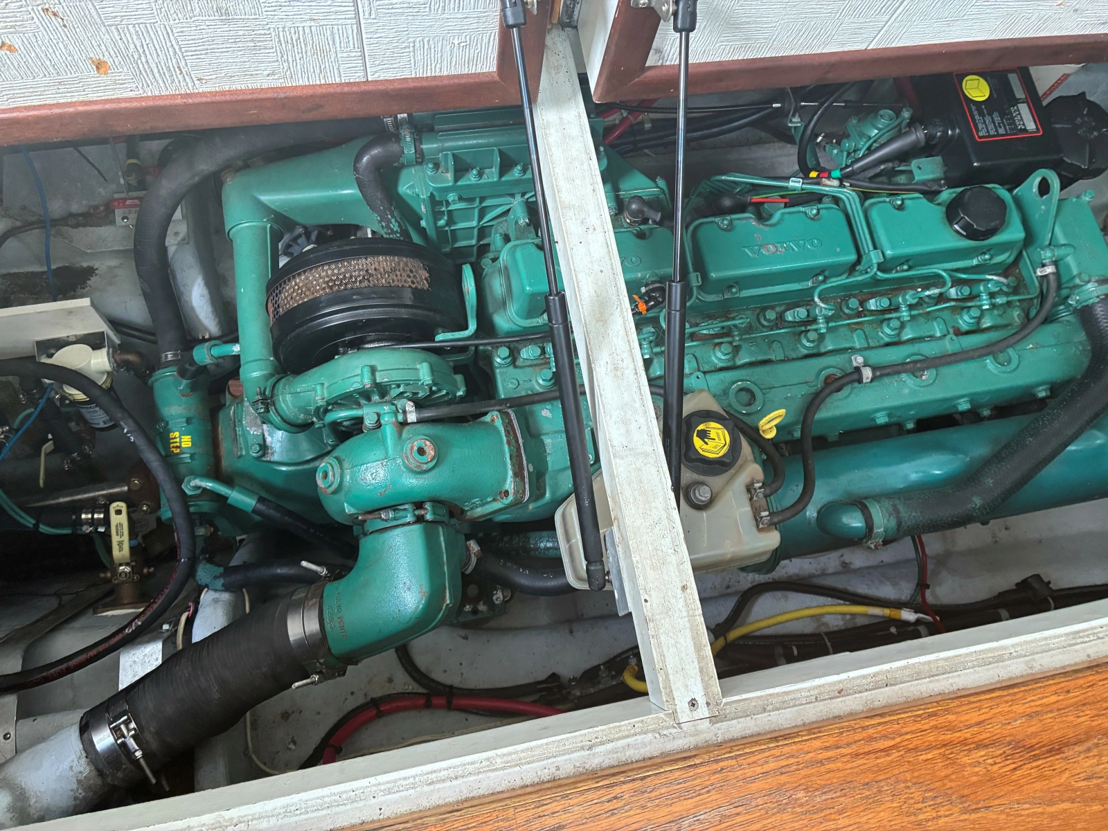 1998 Camano Troll 31