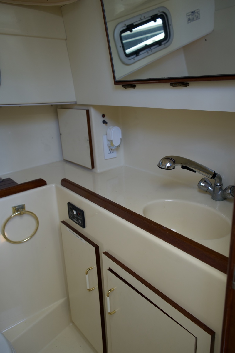 1998 Camano Troll 31