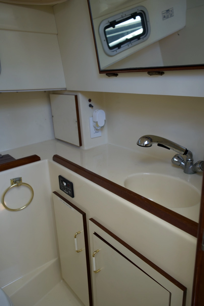 1998 Camano Troll 31