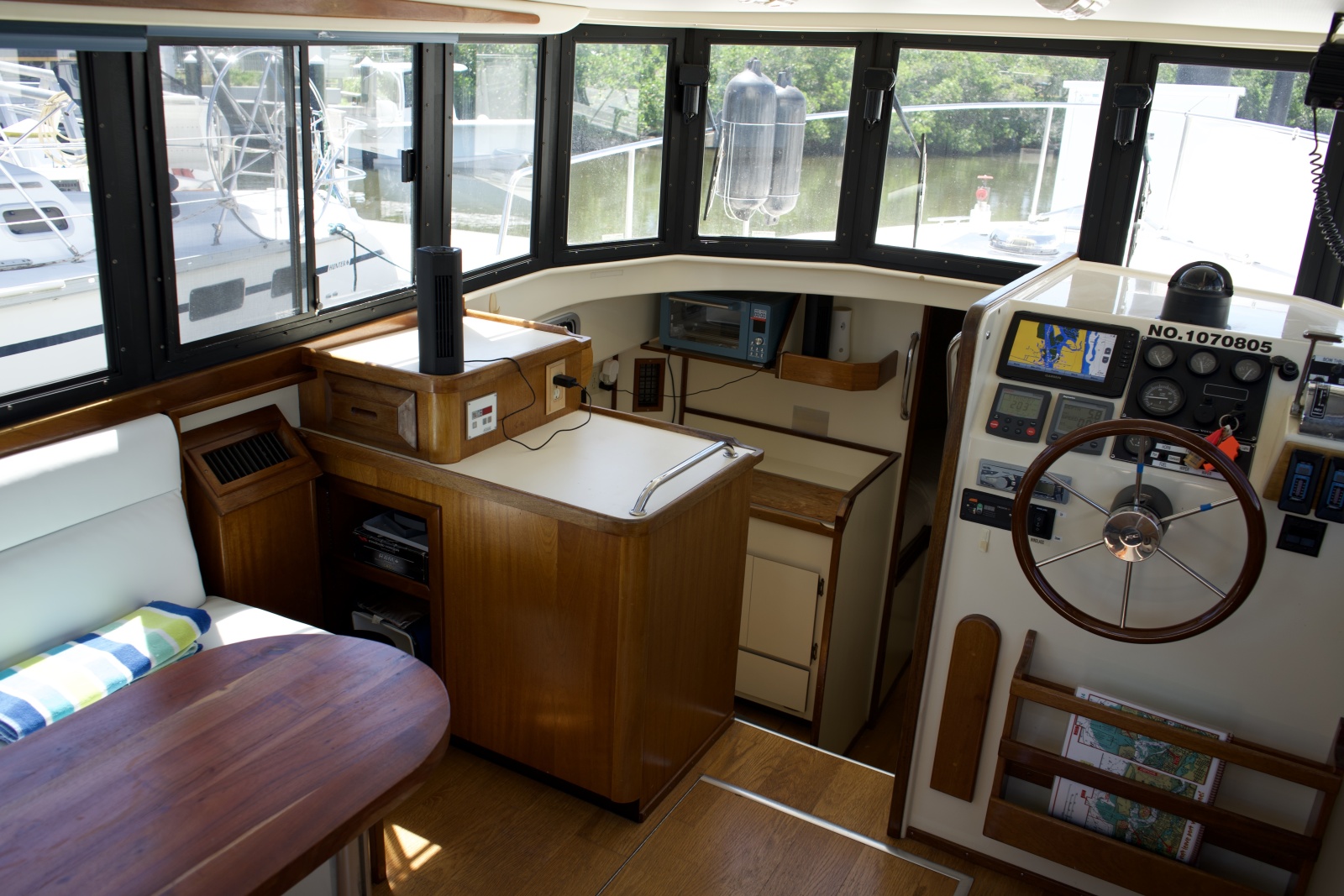 1998 Camano Troll 31