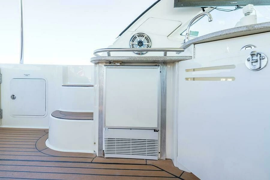 Cockpit ice maker