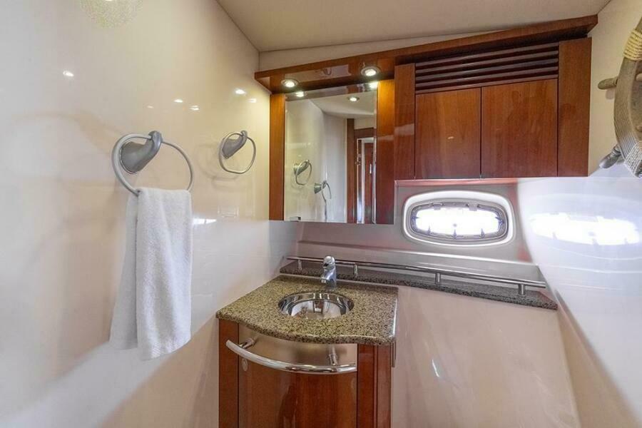 Master vanity sink/mirror