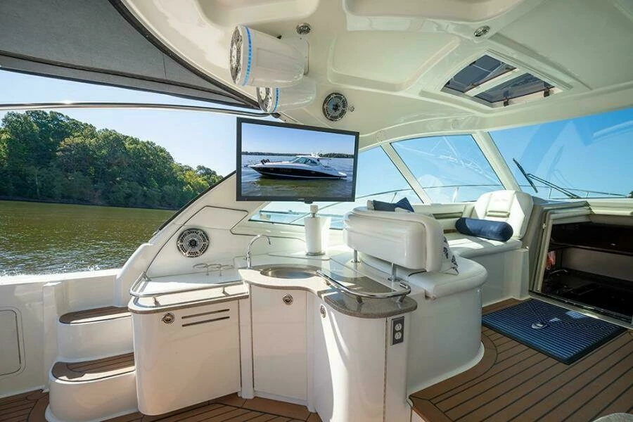 Cockpit wetbar