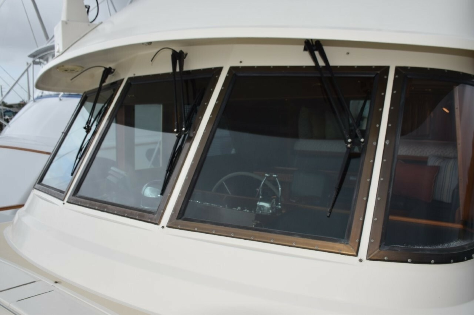 Pilothouse Windows With Wipers And Washers