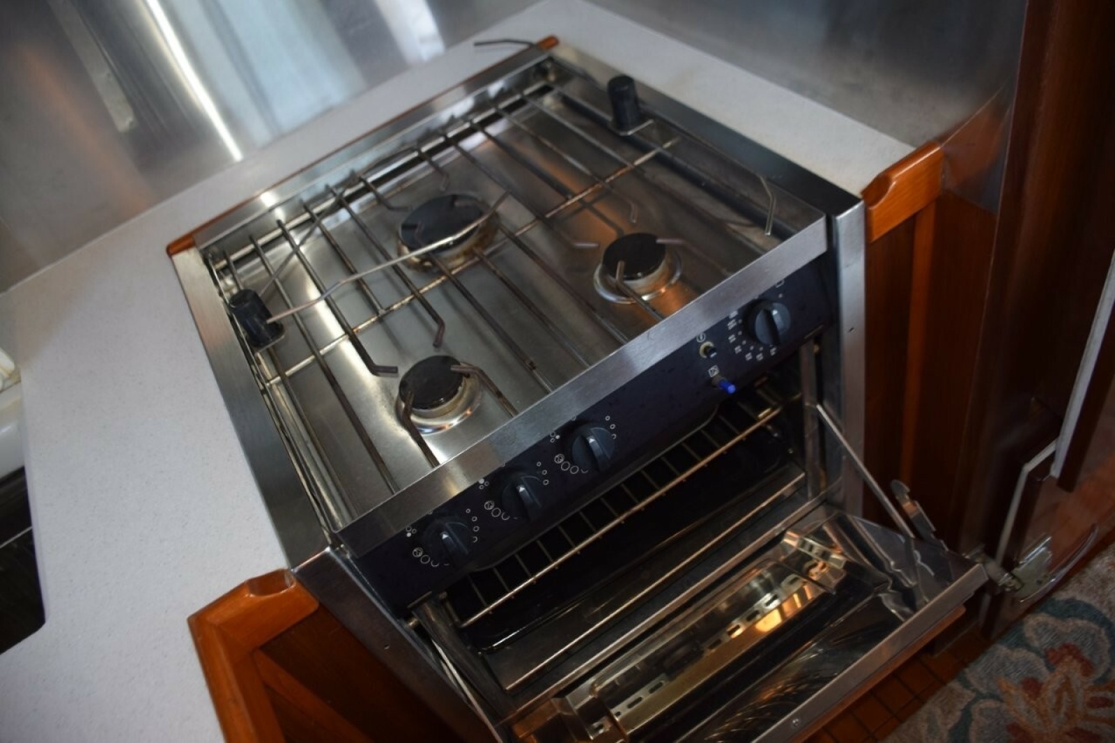 Force 10 Gas Range Has A Full Oved
