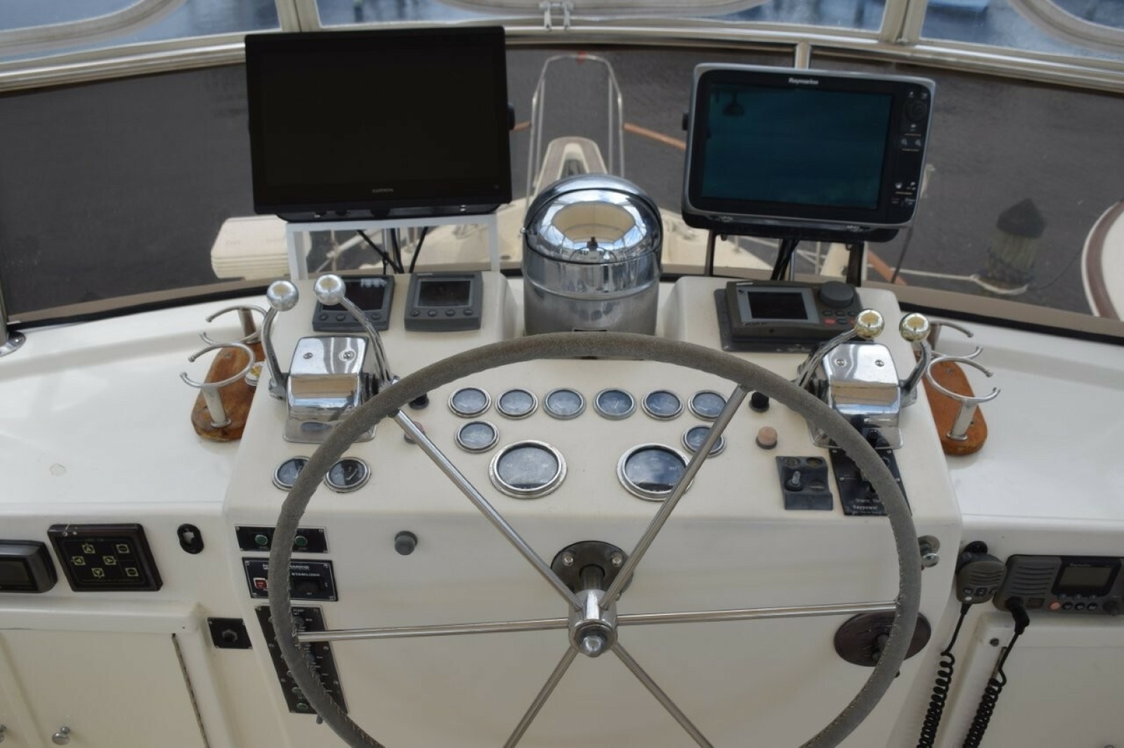 New Garmin 16 Inch Touch Screen MFD And Raymarine Backup GPS Chartplotter, Dual Radars