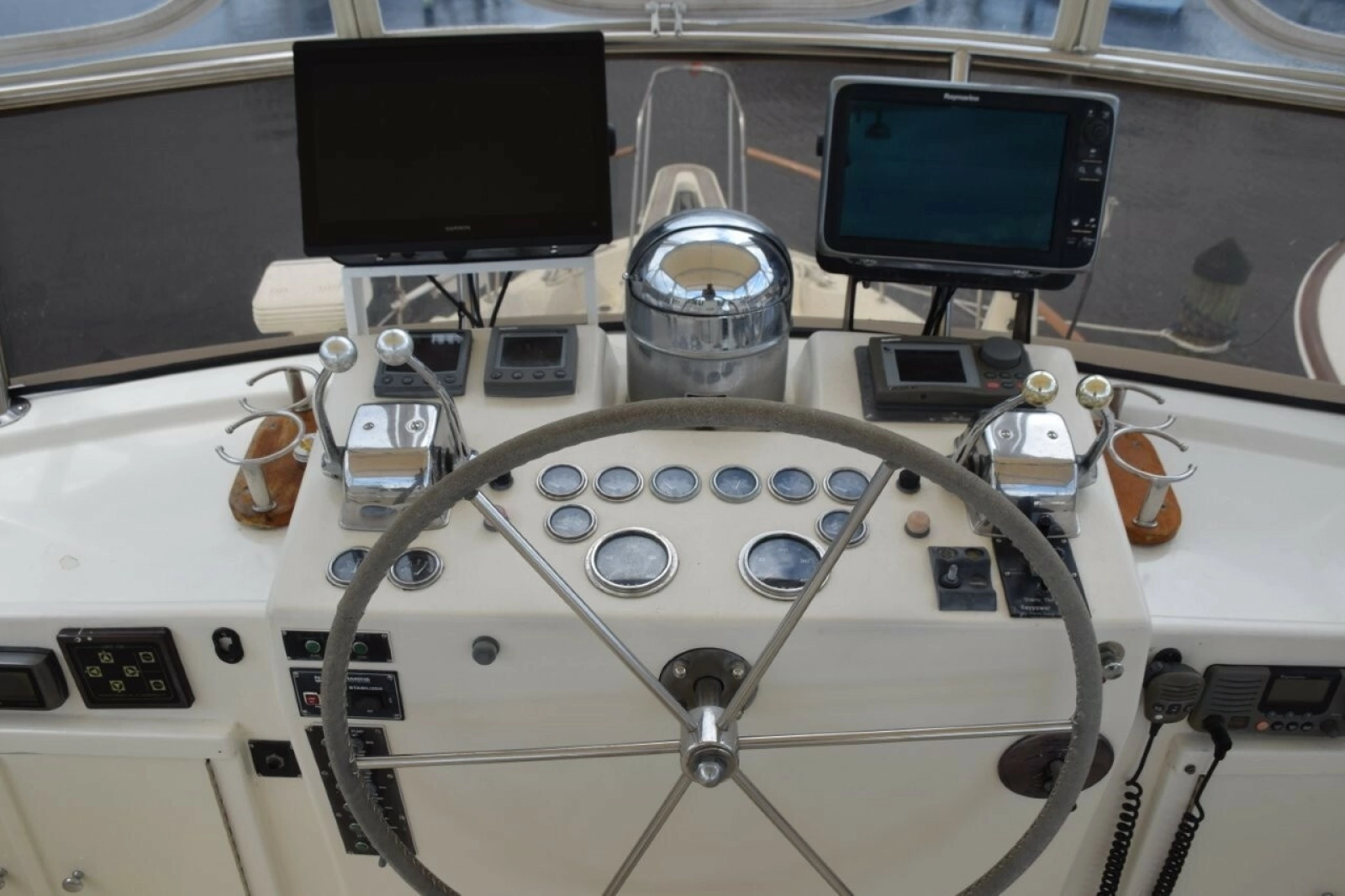 New Garmin 16 Inch Touch Screen MFD And Raymarine Backup GPS Chartplotter, Dual Radars