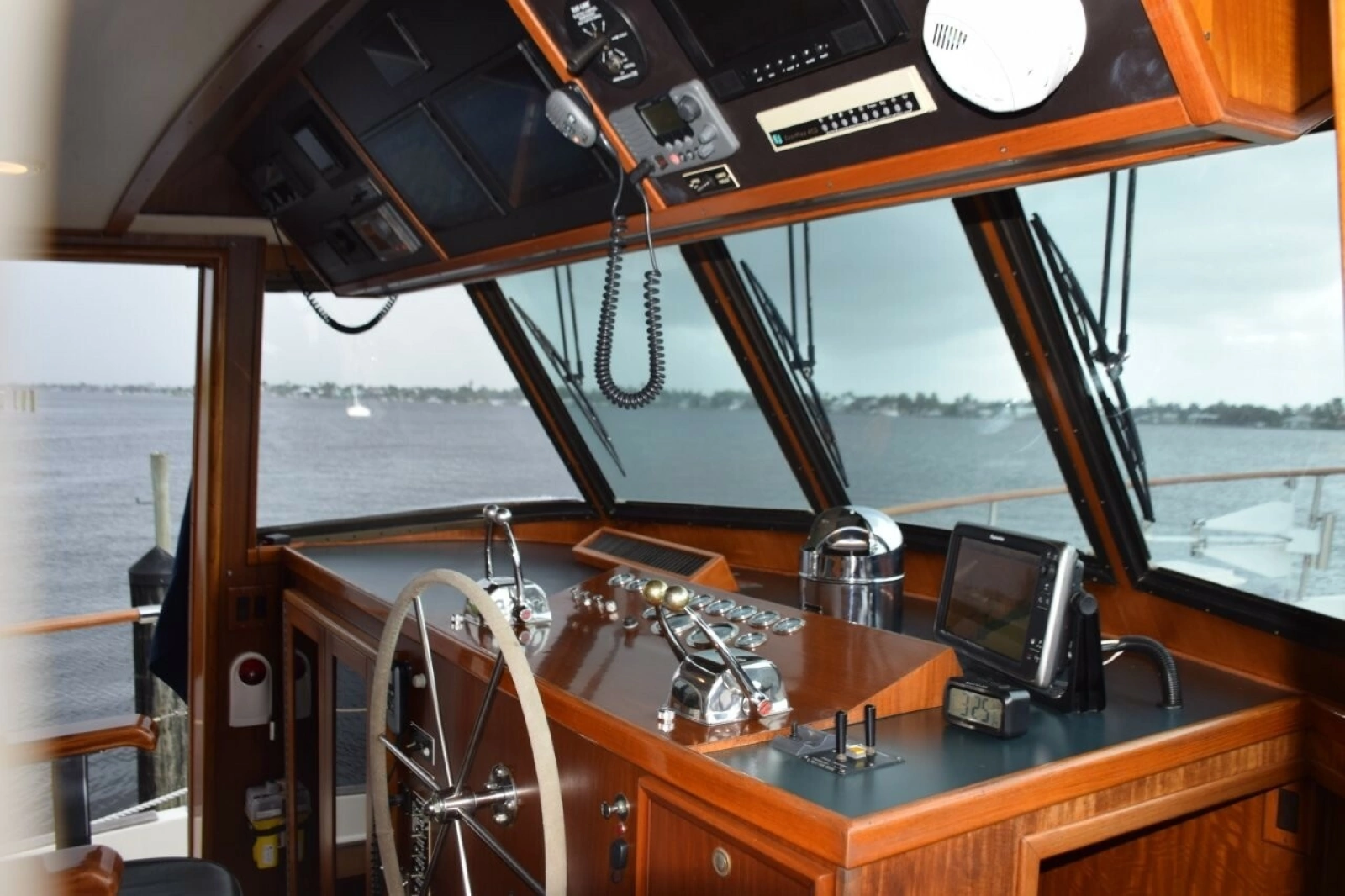 Note Key Power Hydraulic Bow And Stern Thruster Levers