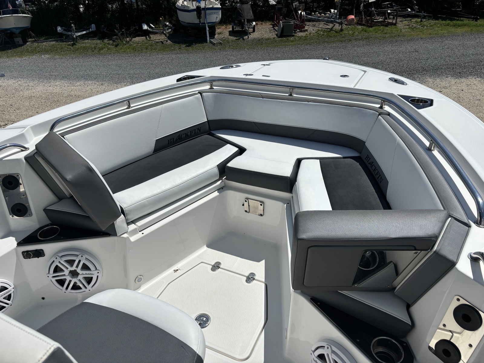 2020 Blackfin 242CC