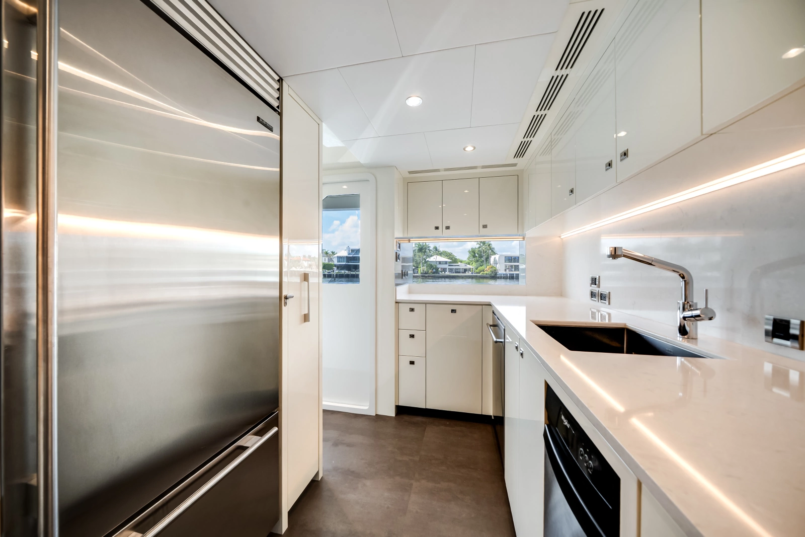 2025 Ocean Alexander 27R