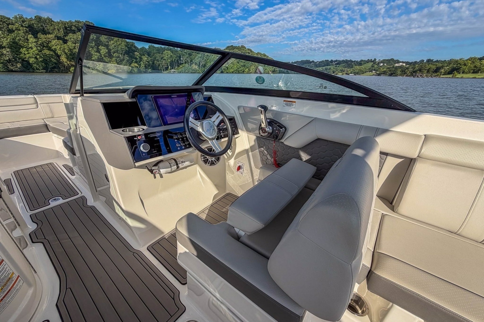 2024 Sea Ray SDX 270