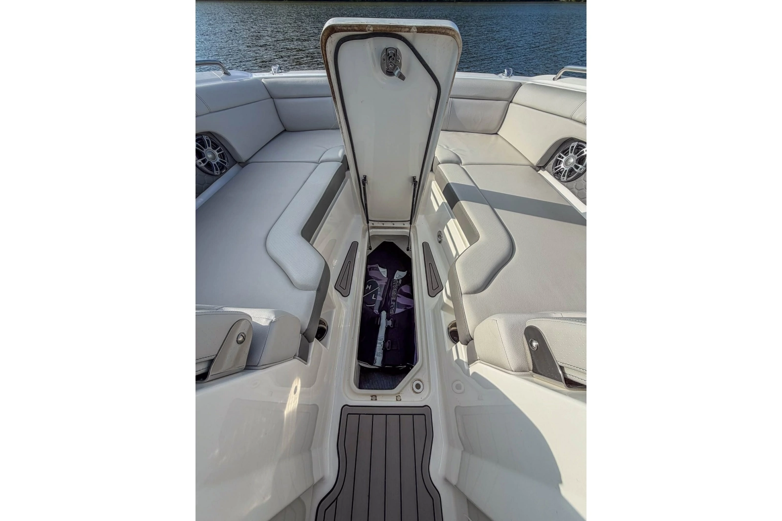 2024 Sea Ray SDX 270
