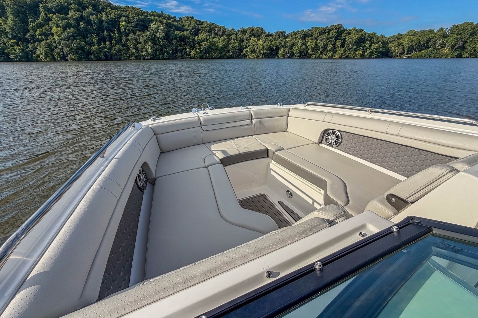 2024 Sea Ray SDX 270