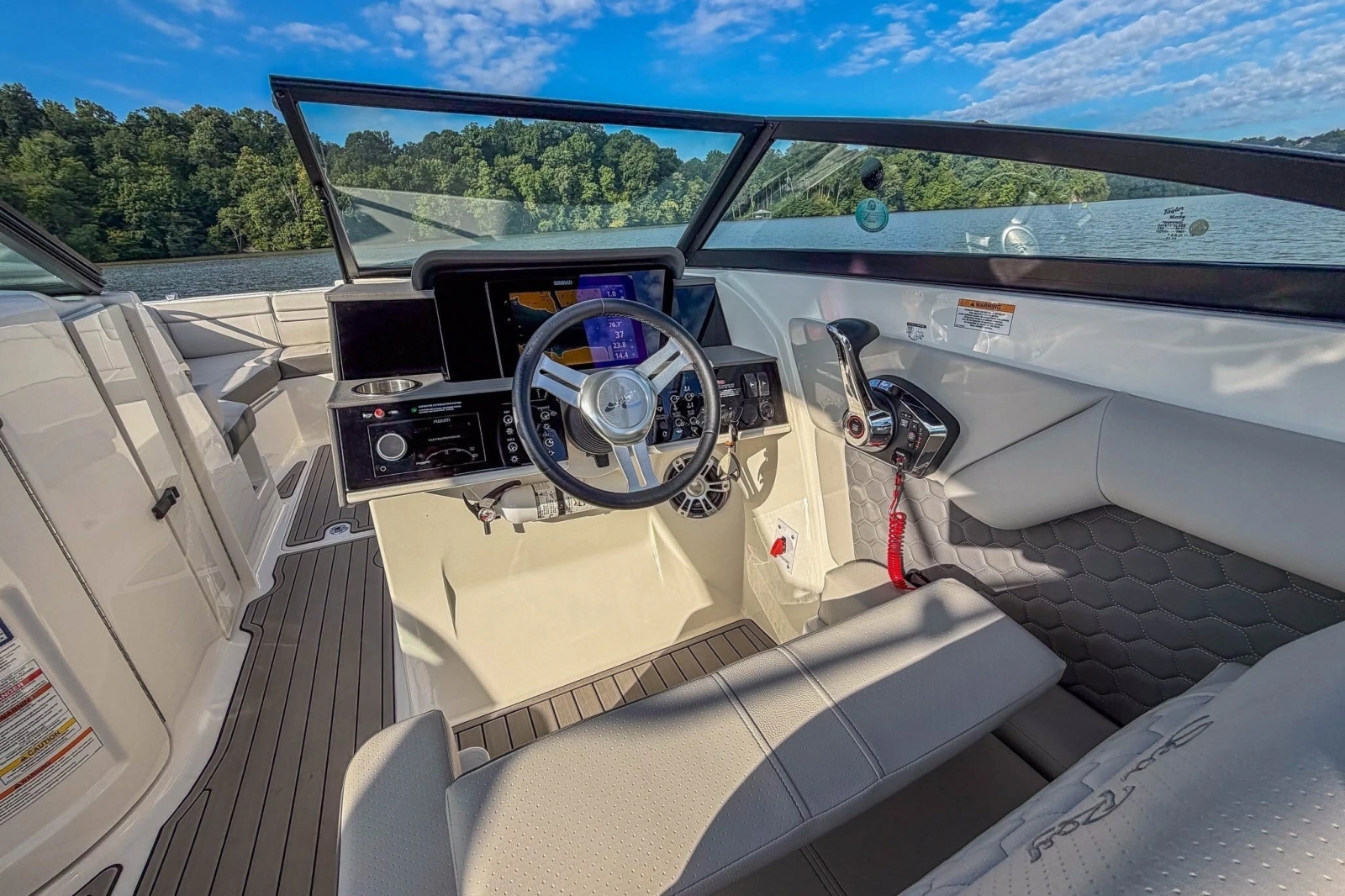 2024 Sea Ray SDX 270