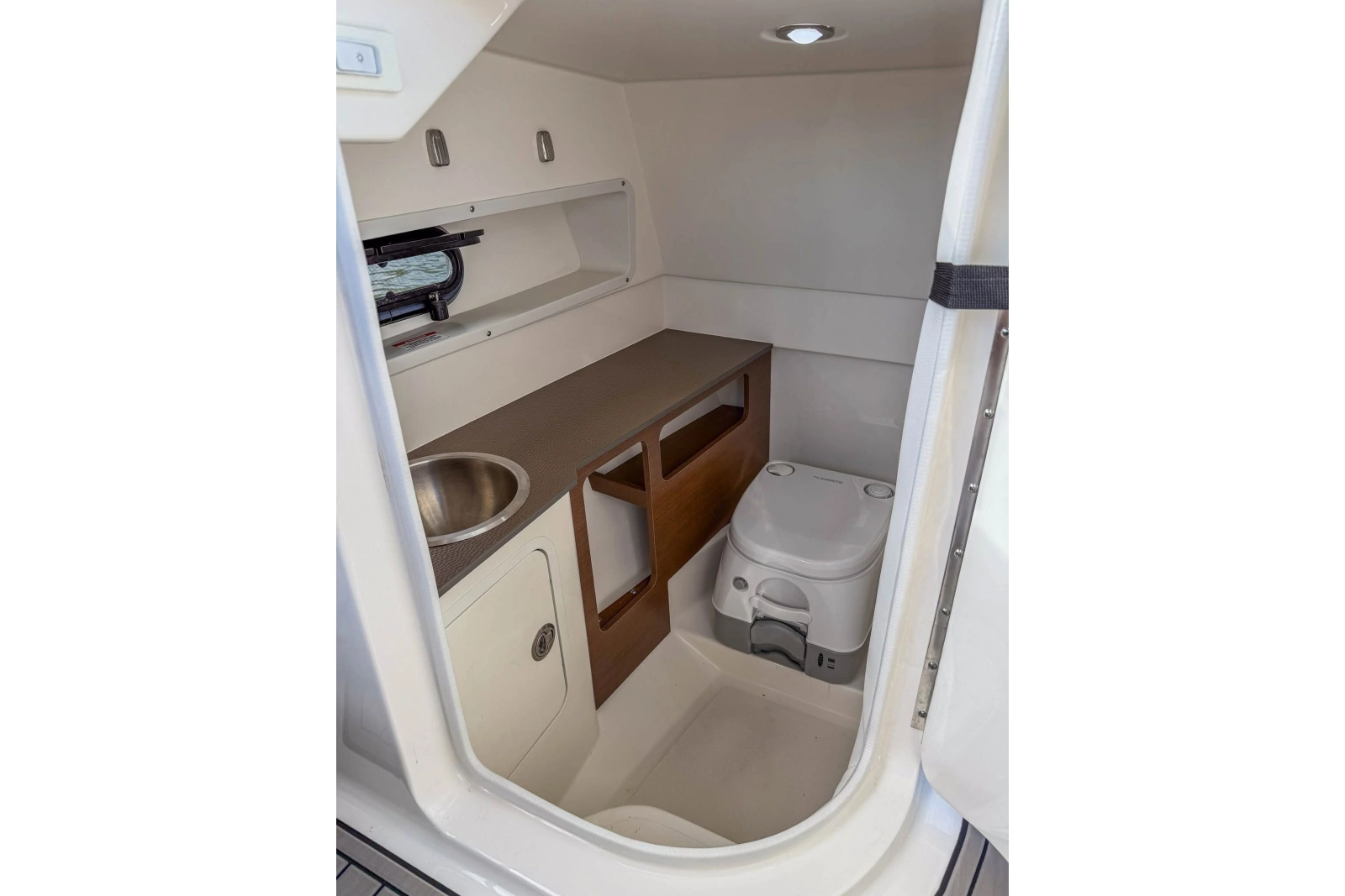 2024 Sea Ray SDX 270