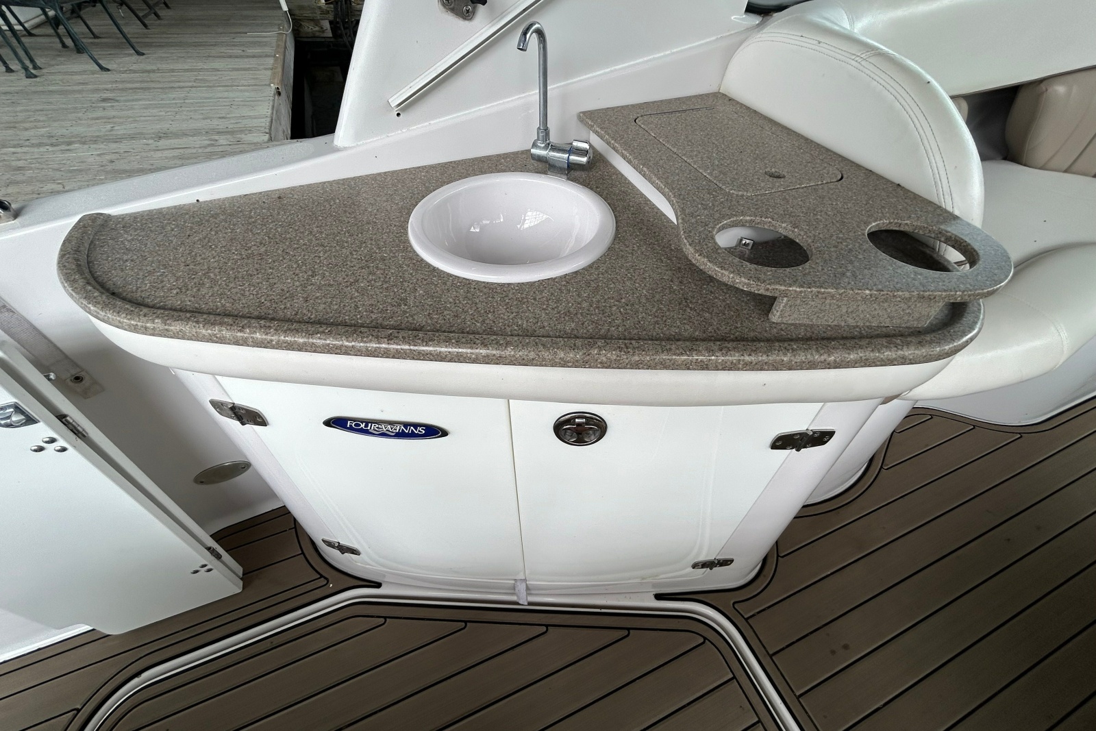 2005 Four Winns 288 Vista