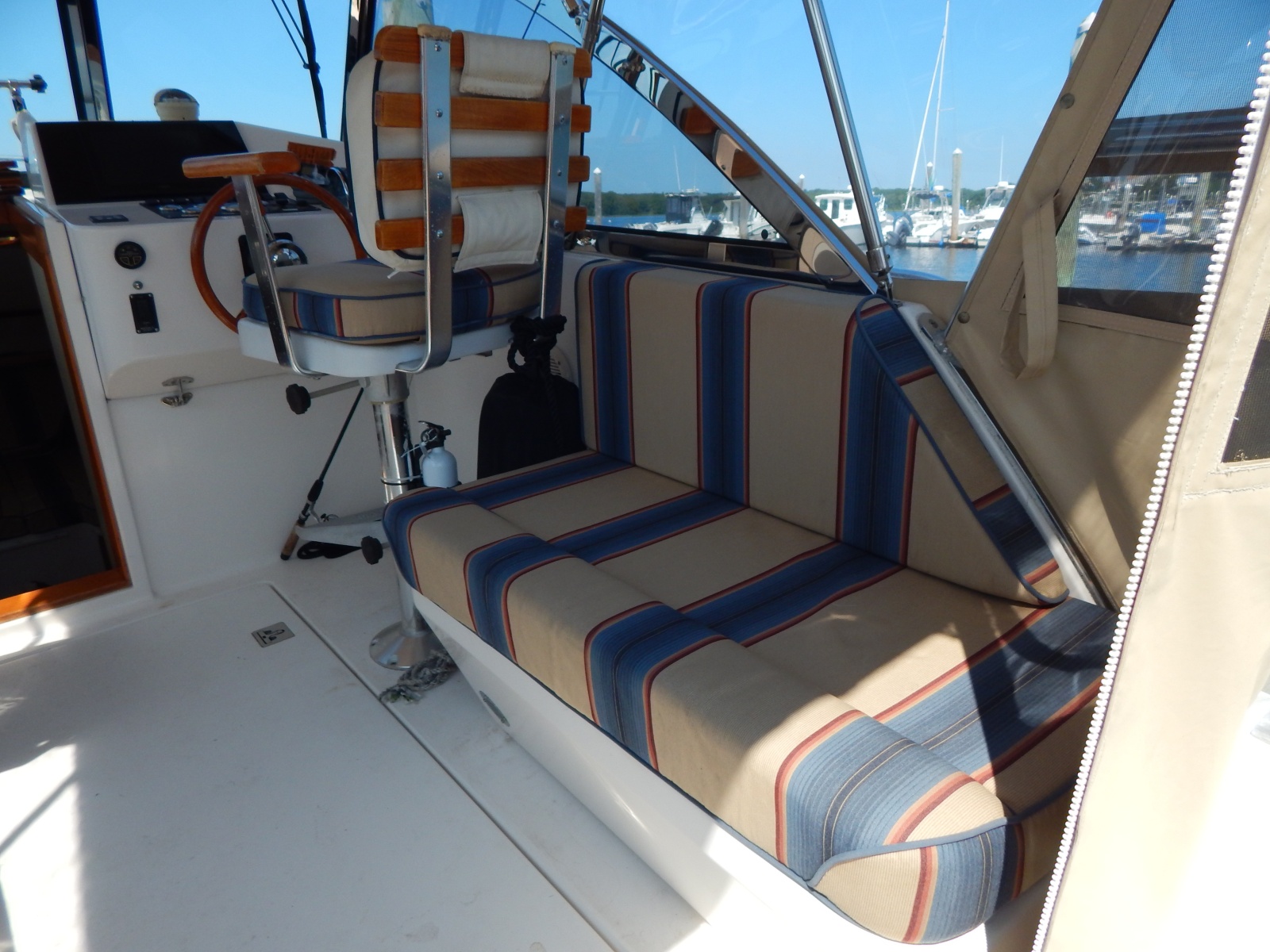 2004 Legacy Yachts 28 Express