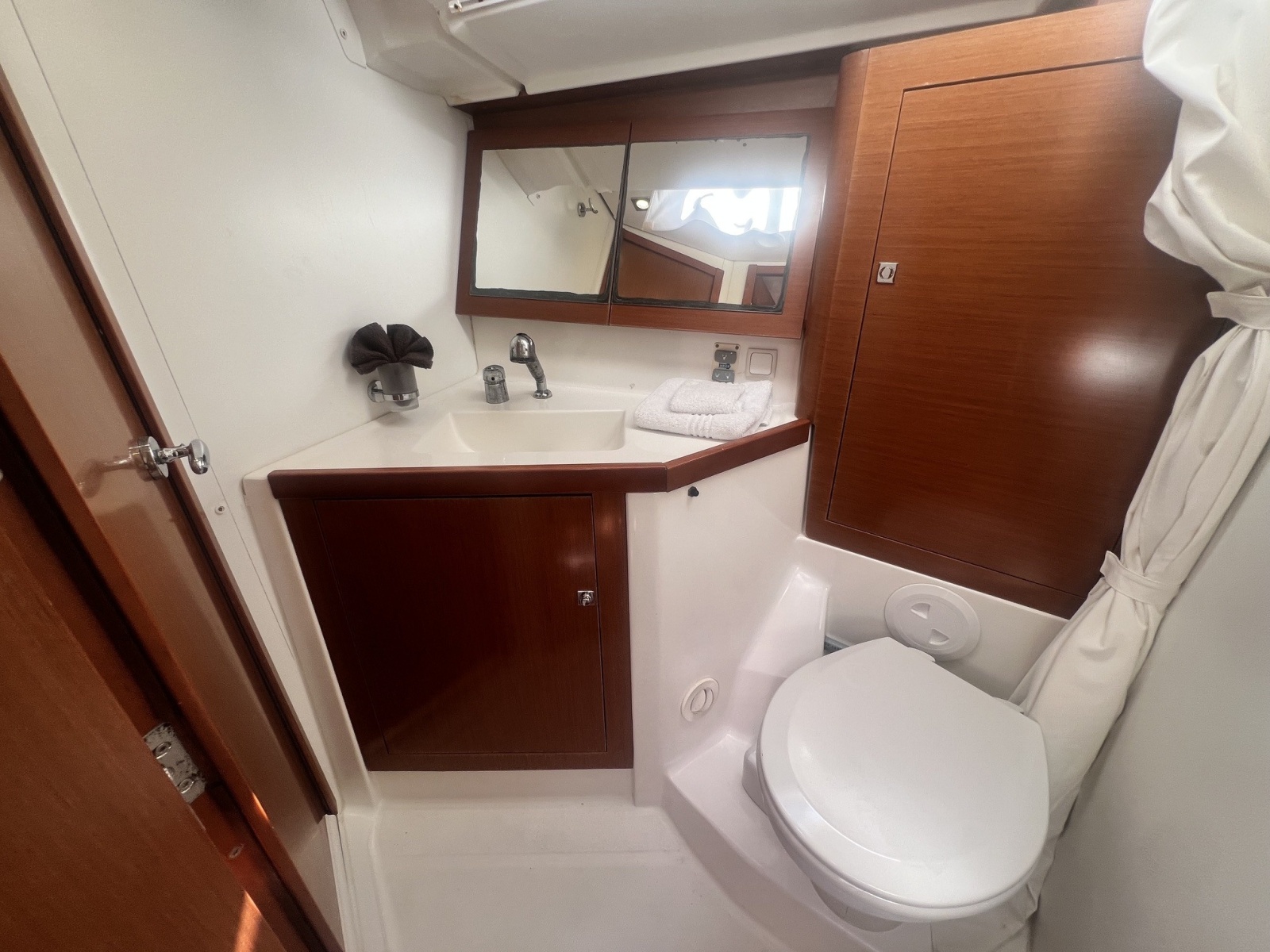 2016 Beneteau Oceanis 45