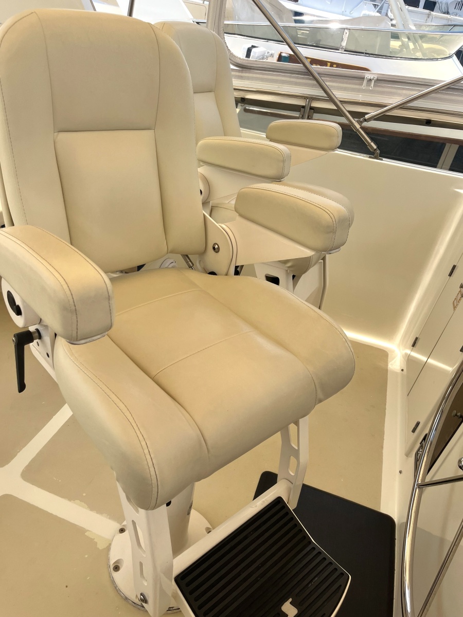 36Upper Helm Seats