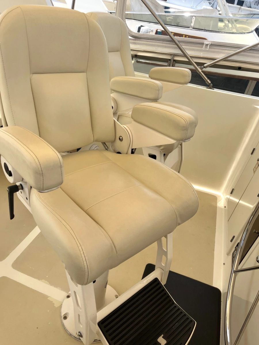 36Upper Helm Seats