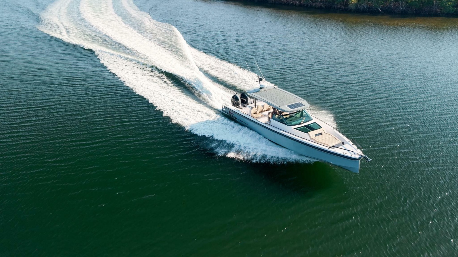 2023 Axopar 37 Suntop