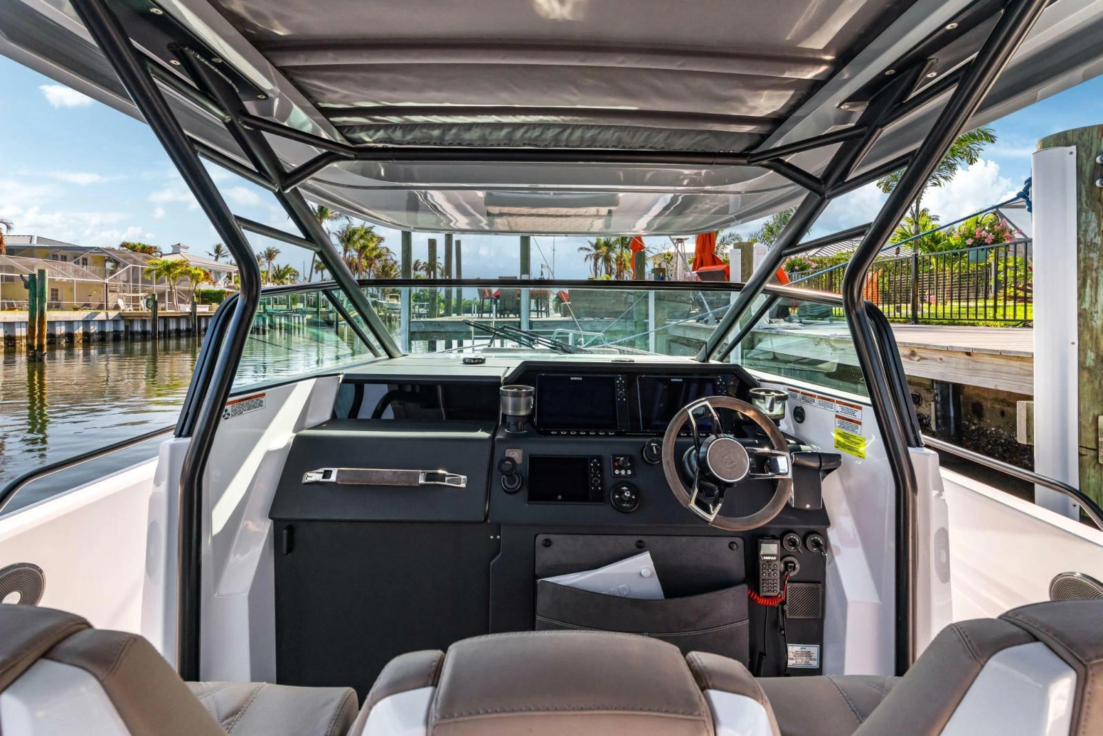 2023 Axopar 37 Suntop