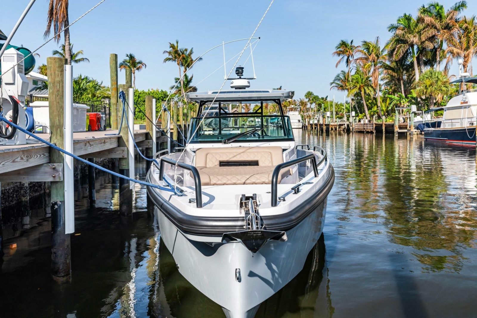 2023 Axopar 37 Suntop